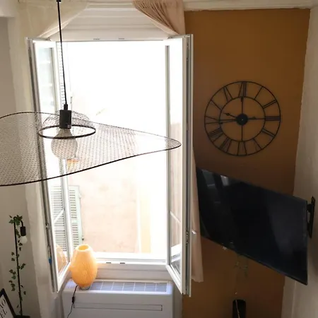Comfy In Old Town With Mezzanine - Place Garibaldi, نيس
