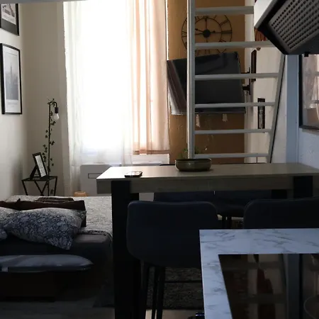 Comfy In Old Town With Mezzanine - Place Garibaldi, Apartment